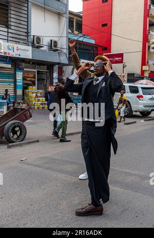 Il movimento la Sape incarna l'eleganza nello stile e nelle maniere dei predecessori coloniali Dandies, Kinshasa, Repubblica Democratica del Congo Foto Stock