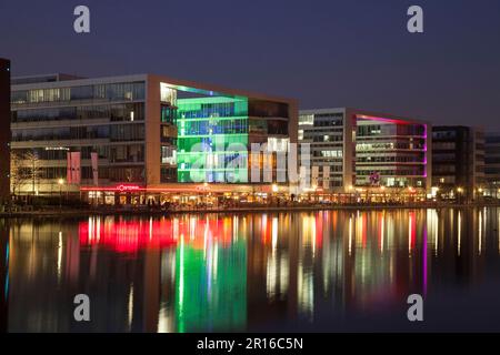 Ufficio, ristoranti, porto interno, Duisburg, zona della Ruhr, Renania settentrionale-Vestfalia, Germania Foto Stock