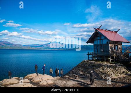 Santuario Kansagu Ukiki sul lato del Lago Tazawa Foto Stock