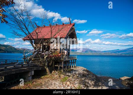 Santuario Kansagu Ukiki sul lato del Lago Tazawa Foto Stock