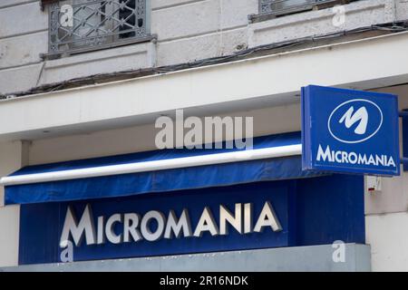 Bordeaux , Aquitaine France - 05 09 2023 : marchio Micromania logo e segno testo ingresso anteriore negozio video gioco rivenditore catena parete facciata Foto Stock