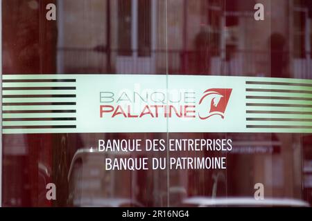 lyon , Aura France - 05 01 2023 : Banque Palatine logo marchio e testo segno finestre facciata ufficio francese banca Foto Stock