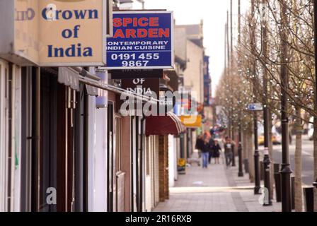 Ristoranti indiani sulla Ocean Road, South Shields Foto Stock