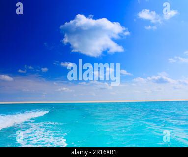 Lontane vie di Hatenohama e nuvole fughe dal mare Foto Stock