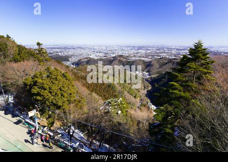Una vista dalla stazione di Mt.Takao verso il centro di Tokyo Foto Stock