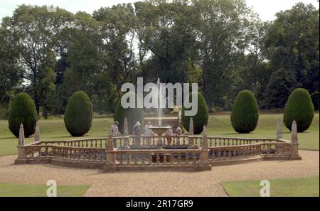 Inghilterra, Somerset, Montacute House (National Trust), ex casa della famiglia Phelips: La fontana nel giardino nord. Foto Stock