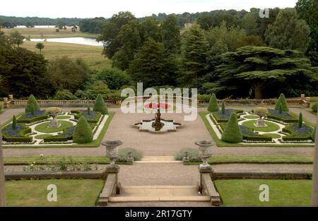 Inghilterra, Cheshire, Tatton House and Park (National Trust), l'ex casa della famiglia Egerton. Il Giardino Italiano e parte del parco circostante Foto Stock