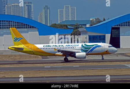 Filippine, Manila: RP-C3263 Airbus A.320-214 di Cebu Pacific Air all'Aeroporto Internazionale di Ninoy Aquino. Foto Stock