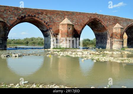 Turchia, Anatolia: Un ponte ottomano ben conservato con 7 campate, non lontano da Erzurum. Foto Stock