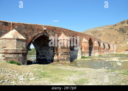 Turchia, Anatolia: Un ponte ottomano ben conservato con 7 campate, non lontano da Erzurum. Foto Stock