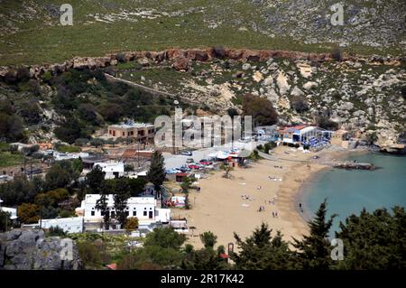 Grecia, Isola di Rodi, Lindos: Vista sulla baia di Pallas, che ha una spiaggia di sabbia fine per fare il bagno. Foto Stock