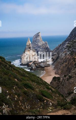 Splendida vista sull'oceano e sulle rocce Foto Stock