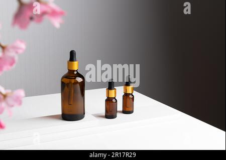 Olio naturale essenziale per la cura della pelle o dei capelli. Foto Stock