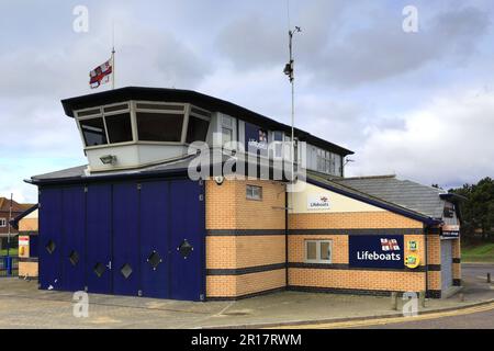 RNLI Clacton-on-Sea Lifeboat Station, Essex, Inghilterra, Regno Unito Foto Stock