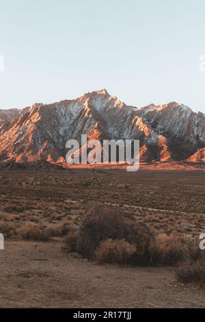 Mountain Peak nell'alto deserto della California Foto Stock