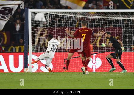 JEREMIE Frimpong di Bayer 04 Leverkusenv durante la prima tappa della semifinale della UEFA Europa League tra A.S. Roma vs Bayer 04 Leverkusen Foto Stock