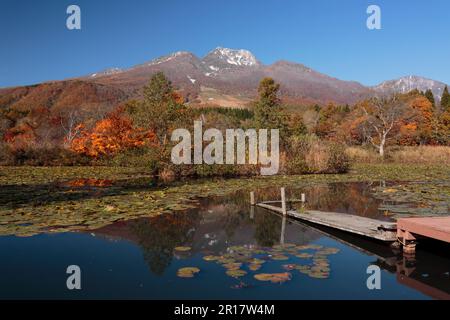 Imori stagno e Mt. Myoko Foto Stock