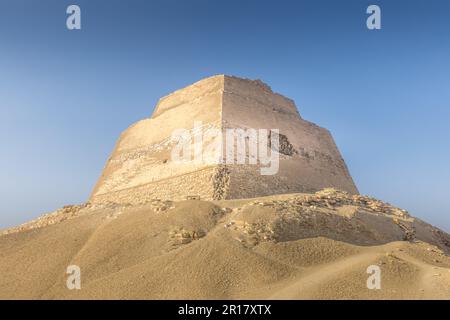 Vista della Piramide di Meidum in Egitto Foto Stock