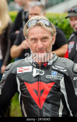 Carl Fogarty, MBE (Foggy) al Goodwood Festival of Speed 2016. Quattro volte campione del mondo di Superbike. Motociclista Foto Stock