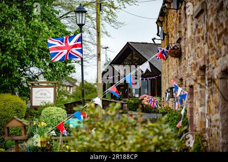 Decorazioni per l'incoronazione di Re Carlo 111, Chipping, Preston, Lancashire, UK Foto Stock