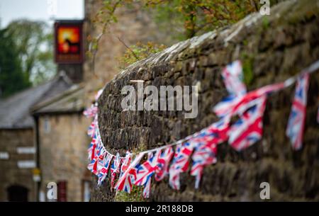 Decorazioni per l'incoronazione di Re Carlo 111, Chipping, Preston, Lancashire, UK Foto Stock