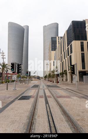 Lusail Commercial Boulevard si trova entro i confini dello sviluppo urbano autonomo e completamente pianificato del Qatar, Lusail City. Foto Stock