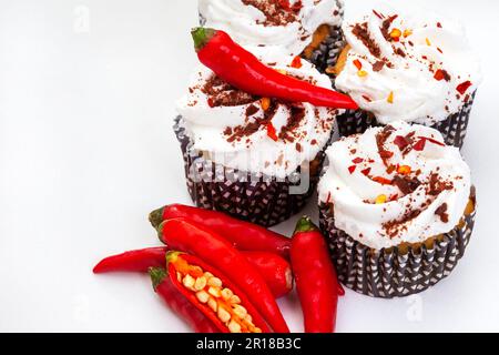 cupcake al peperoncino bianco con peperoncino intero Foto Stock