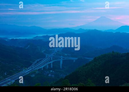 Fuji e New Tomei Expressway al mattino Foto Stock