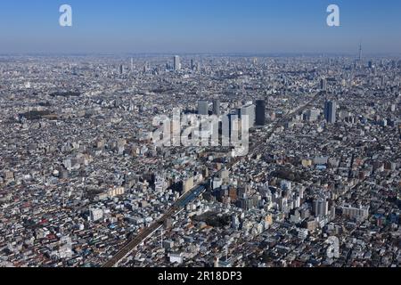 E Koenji Station ripresa aerea dalla zona sud-occidentale di Ikebukuro, Skytree Foto Stock