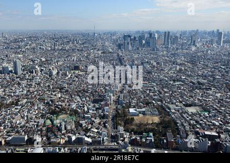 Stazione di Higashi Koenji ripresa aerea da ovest verso Shinjuku, Higashi Nakano, Skytree area Foto Stock