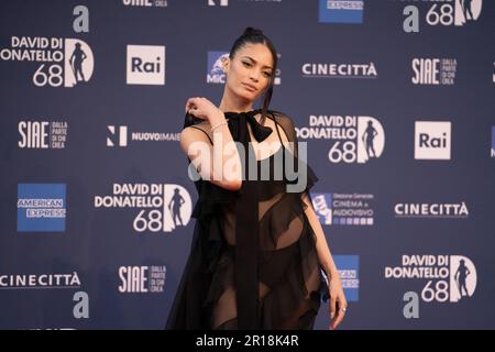 Roma, Italia. 10th maggio, 2023. Elodie partecipa al tappeto rosso David di Donatello del 68th il 10 maggio 2023 a Roma. (Foto di Luca Carlino/NurPhoto) Credit: NurPhoto SRL/Alamy Live News Foto Stock