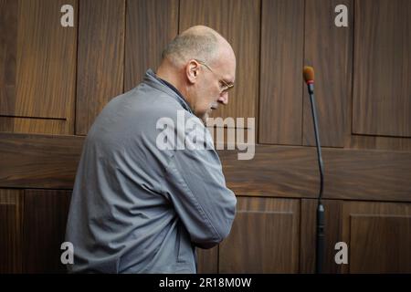 Brugge, Belgio. 05th maggio, 2023. L'accusato Tom Debaillie ha illustrato durante la prima sessione del processo dinanzi alla Corte delle Assizioni delle Fiandre Occidentali, a Brugge, venerdì 05 maggio 2023. Debaillie di Kortrijk è accusato dell'omicidio di suo padre Frans Debaillie (90) nell'aprile 2020 a Kortrijk. BELGA PHOTO KURT DESPLENTER Credit: Belga News Agency/Alamy Live News Foto Stock