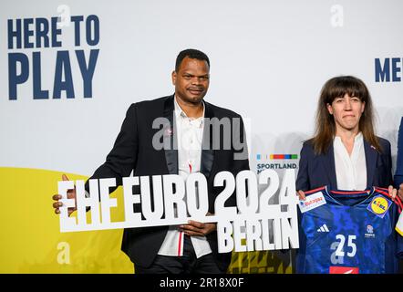 Dusseldorf, Germania. 10th maggio, 2023. Joel ABATI (fra) con un segno del Campionato europeo, pallamano, pareggio per il Campionato europeo 2024, il 10th maggio 2023 a Duesseldorf/Germania Credit: dpa/Alamy Live News Foto Stock