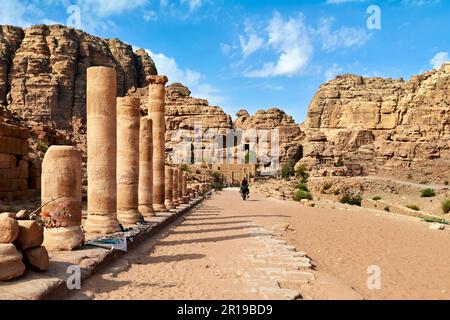 Giordania. Sito archeologico di Petra. La porta Adriana, conosciuta anche come la porta di Temenos Foto Stock