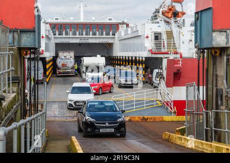 Ardrossan, Regno Unito. 12th maggio, 2023. REGNO UNITO. Dopo diverse settimane di ritardi a causa di problemi di manutenzione, la MV Alfred è entrata oggi nel servizio CALMAC con i suoi primi velieri sulla West Coast Arran Route. Il catamarano, noleggiato da Pentland Ferries, dovrebbe viaggiare tra Ardrossan e Brodick due volte al giorno e può essere utilizzato per altri incroci, tra cui Loch Maddy e Ullapool. Credit: Findlay/Alamy Live News Foto Stock