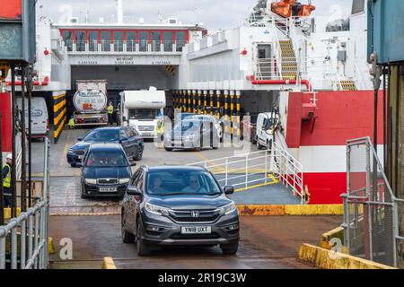 Ardrossan, Regno Unito. 12th maggio, 2023. REGNO UNITO. Dopo diverse settimane di ritardi a causa di problemi di manutenzione, la MV Alfred è entrata oggi nel servizio CALMAC con i suoi primi velieri sulla West Coast Arran Route. Il catamarano, noleggiato da Pentland Ferries, dovrebbe viaggiare tra Ardrossan e Brodick due volte al giorno e può essere utilizzato per altri incroci, tra cui Loch Maddy e Ullapool. Credit: Findlay/Alamy Live News Foto Stock