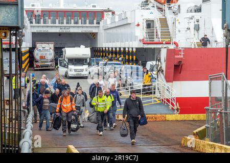 Ardrossan, Regno Unito. 12th maggio, 2023. REGNO UNITO. Dopo diverse settimane di ritardi a causa di problemi di manutenzione, la MV Alfred è entrata oggi nel servizio CALMAC con i suoi primi velieri sulla West Coast Arran Route. Il catamarano, noleggiato da Pentland Ferries, dovrebbe viaggiare tra Ardrossan e Brodick due volte al giorno e può essere utilizzato per altri incroci, tra cui Loch Maddy e Ullapool. Credit: Findlay/Alamy Live News Foto Stock