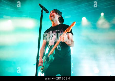 Alexander Gaskarth di All Time Low suona dal vivo a Fabrique il 25 febbraio 2023 a Milano (Foto di Alessandro Bremec/NurPhoto) Foto Stock