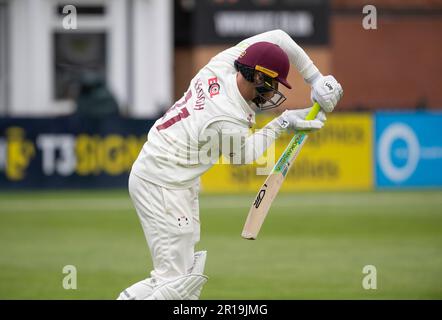 NORTHAMPTON, INGHILTERRA 12-2023 maggio: Rob Keogh del Northamptonshire giorno 2 del LV= incontro del campionato della contea di assicurazione tra Northamptonshire Vs Nottinghamshire al terreno della contea a Northampton, Inghilterra. Credit: PATRICK ANTHONISZ/Alamy Live News Foto Stock