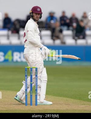 NORTHAMPTON, INGHILTERRA 12-2023 maggio: Rob Keogh del Northamptonshire giorno 2 del LV= incontro del campionato della contea di assicurazione tra Northamptonshire Vs Nottinghamshire al County Ground di Northampton, Inghilterra. Credit: PATRICK ANTHONISZ/Alamy Live News Foto Stock