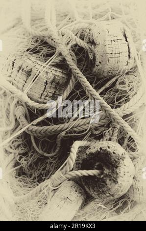 galleggianti in sughero di rete da pesca in vecchio stile Foto Stock