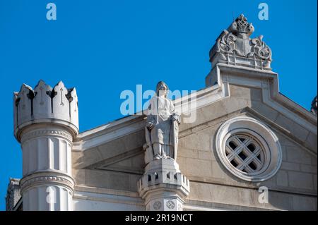 Edificio decorato sulle rive del Danubio a Budapest, Ungheria. Foto Stock