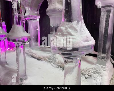 Il festival internazionale delle sculture di ghiaccio e neve di Harbin è un festival invernale annuale a Harbin, Cina. È il festival di ghiaccio e neve più grande del mondo. Foto Stock