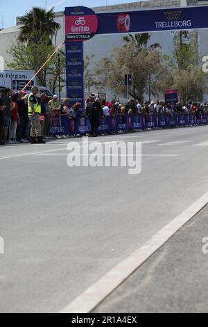 Pescara Italia, 05 07 2023 arrivo del giro d’Italia 2023 a Pescara: Remco Evenepoel vince la prima tappa e indossa la maglia rosa. Foto Stock