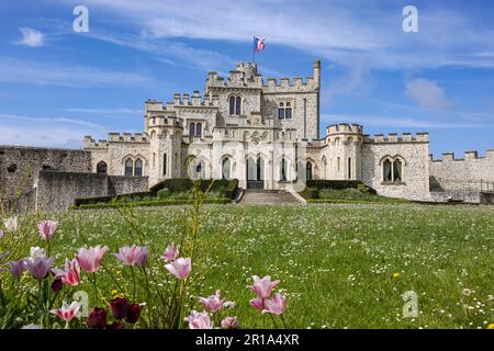 Condette, Francia - 10 maggio 2023: Il castello di Hardelot si trova vicino a Boulogne-sur-Mer. Il castello fu costruito dal conte Philippe Hurepel di Clermont nel 1222. Foto Stock