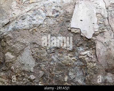 Texture grigio multistrato texture scolpito vecchio secco pietra da peeling, muro di pietra dalla roccia. Lo sfondo. Foto Stock