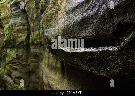 La regione di Mullerthal in Lussemburgo è conosciuta anche come piccola Svizzera ed è un luogo ideale per escursioni a piedi e arrampicate Foto Stock