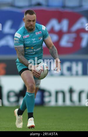 DW Stadium, Wigan, Regno Unito. 12th maggio, 2023. Betfred Super League - Round 12 - Wigan Warriors vs Leeds Rhinos Blake Austin di Leeds Rhinos calcia la palla. Credit: Touchlinepics/Alamy Live News Foto Stock