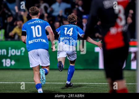 Den Bosch, Paesi Bassi. 12th maggio, 2023. DEN BOSCH, PAESI BASSI - MAGGIO 12: Nick De Groot del FC Den Bosch celebra il suo obiettivo durante la partita di Keuken Kampioen Divisie tra il FC Den Bosch e l'Almere City FC allo Stadion De Vliert il 12 Maggio 2023 a Den Bosch, Paesi Bassi (Foto di ben Gal/ Orange Pictures) Credit: Orange Pics BV/Alamy Live News Foto Stock