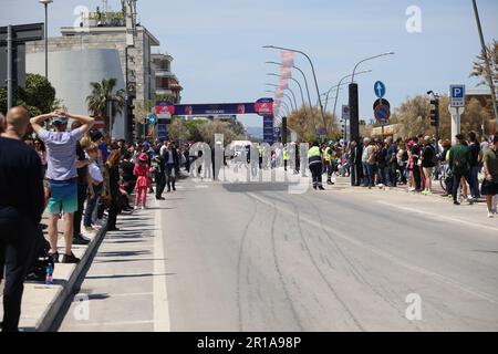 Pescara Italia, 05 07 2023 arrivo del giro d’Italia 2023 a Pescara: Remco Evenepoel vince la prima tappa e indossa la maglia rosa. Foto Stock